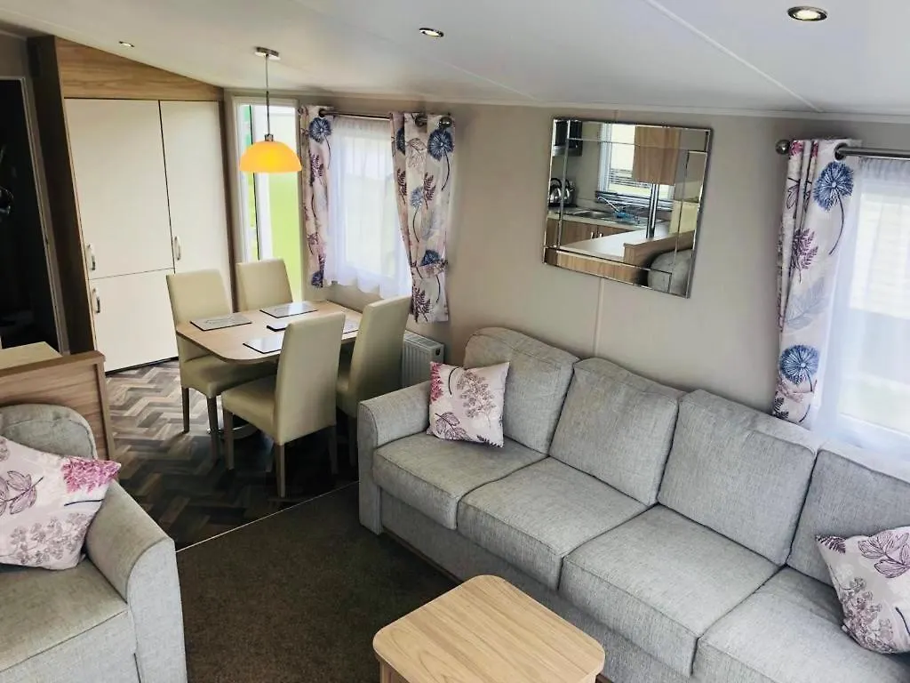 3 Bedroom Beautiful Caravan At Sand Le Mere Holiday Village Tunstall