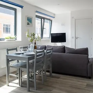 modern-one-bedroom-apartment-in-town-centre-4-min-to-the-beach.bournemouth-hotels.org/