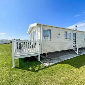 Lovely Caravan With Decking At Sand Le Mere Park In Yorkshire Ref 71032tv Tunstall (East Riding of Yorkshire)